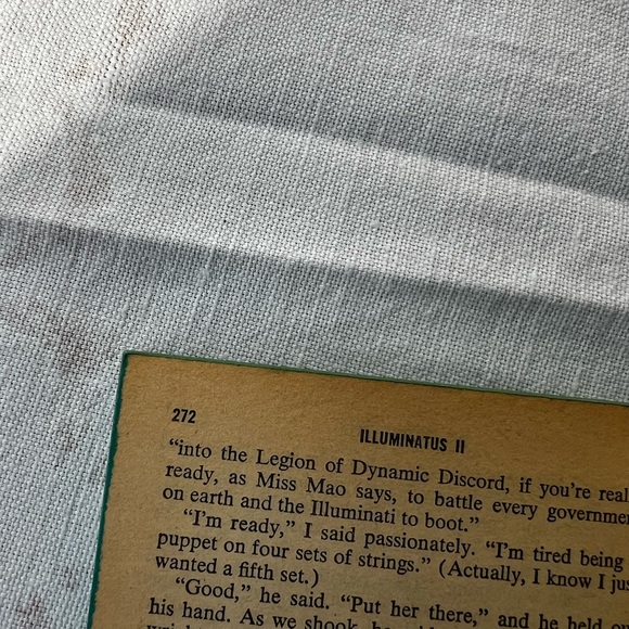 Illuminatus! Part II: The Golden Apple Book - Picture 8 of 16